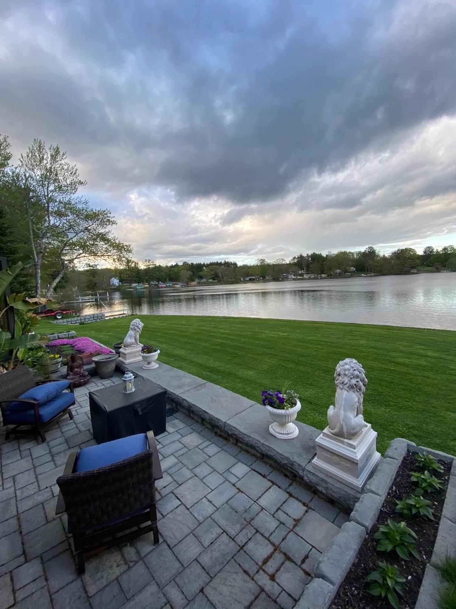 Welcome To The Lake Northwood Екстер'єр фото