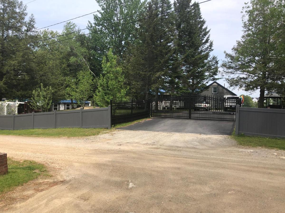 Welcome To The Lake Northwood Екстер'єр фото