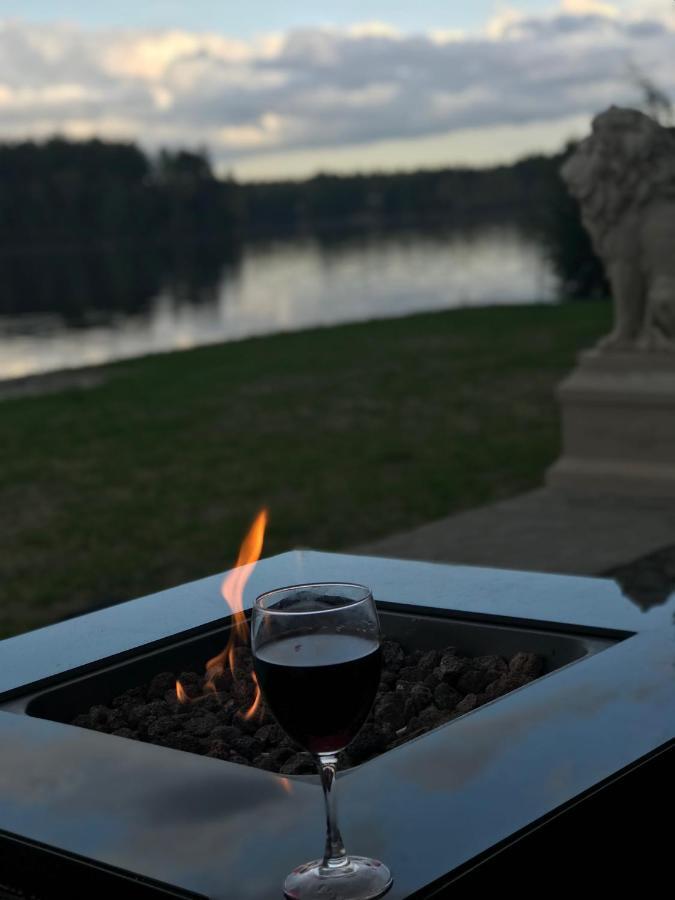 Welcome To The Lake Northwood Екстер'єр фото